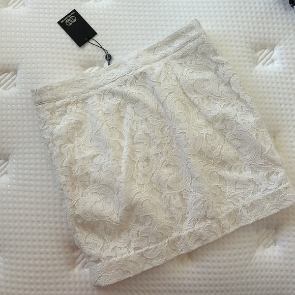 White lace mini skirt. High quality material. - Picture 4 of 5